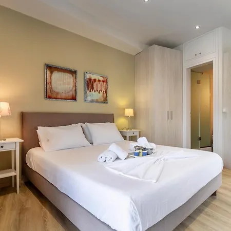 Apartment On Lionsquare With Sea And View